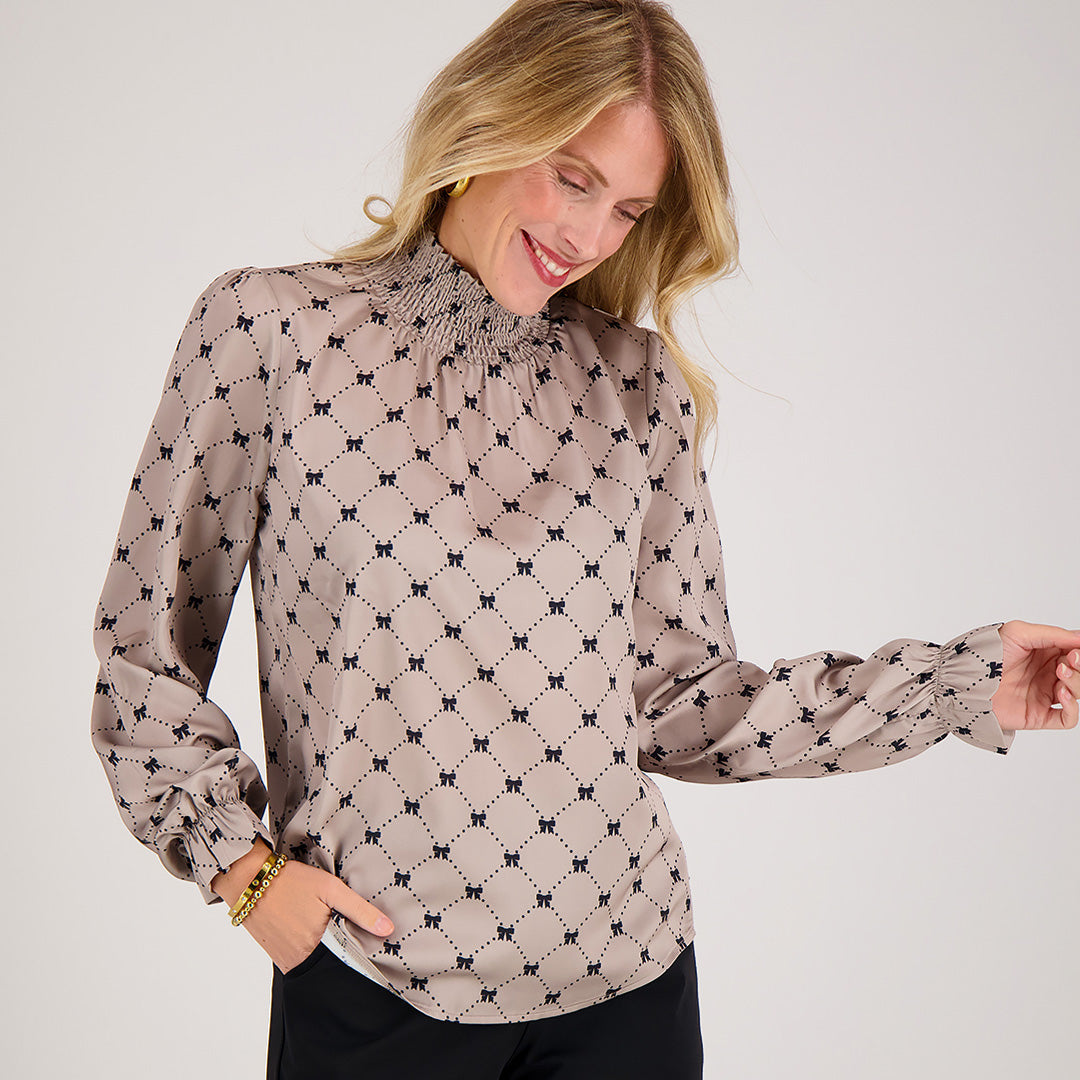 Smock Blouse – Soft Elegance in Beige