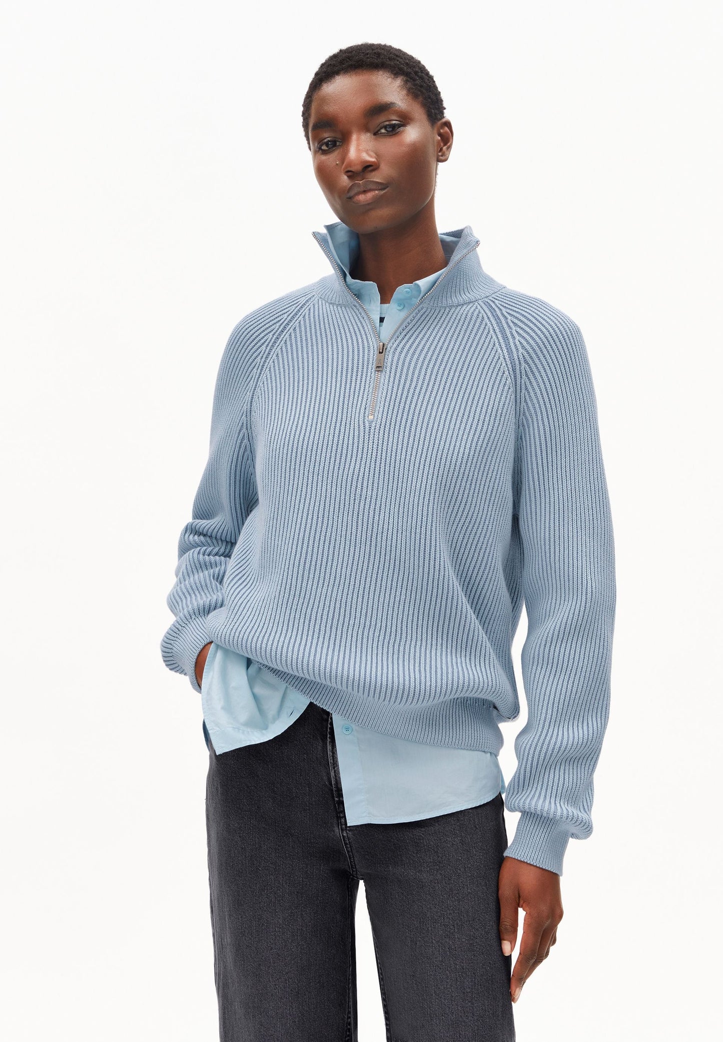 Vanisé Knit Sweater Crafted from a soft High-quality knit