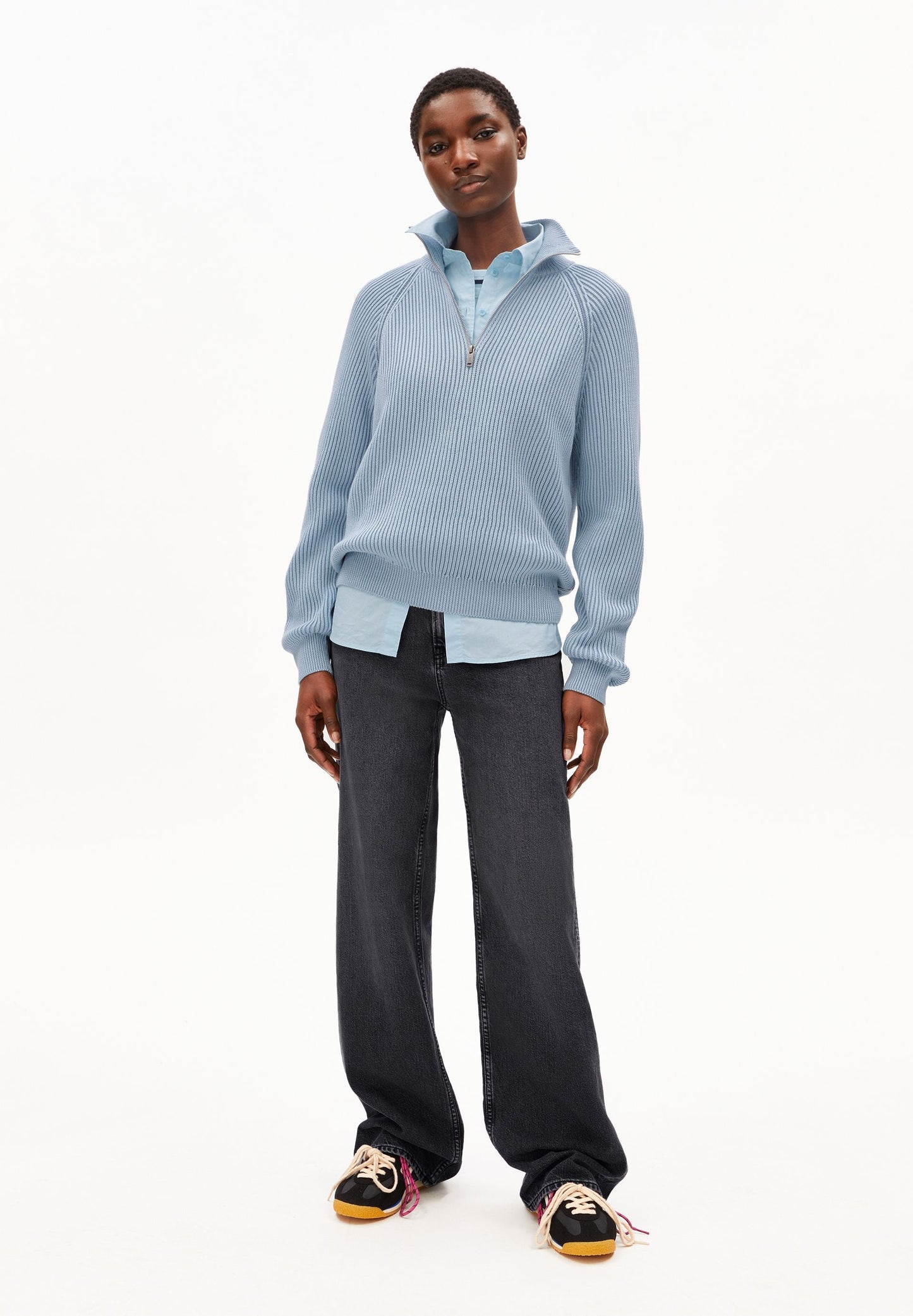 Vanisé Knit Sweater Crafted from a soft High-quality knit