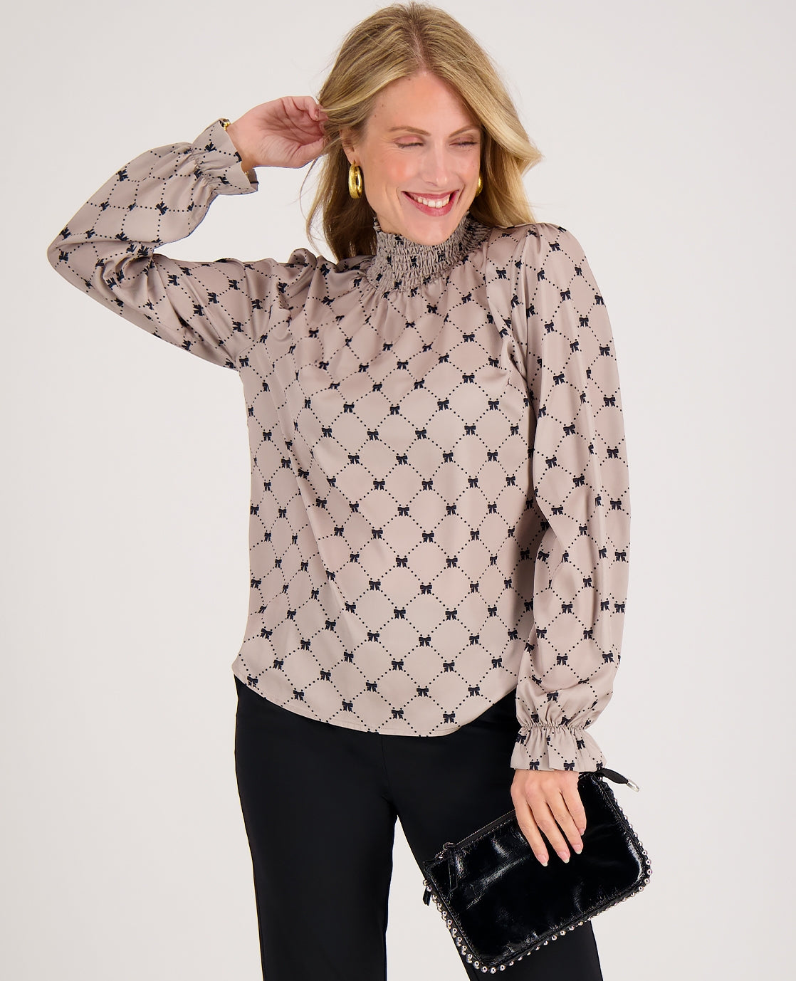 Smock Blouse – Soft Elegance in Beige