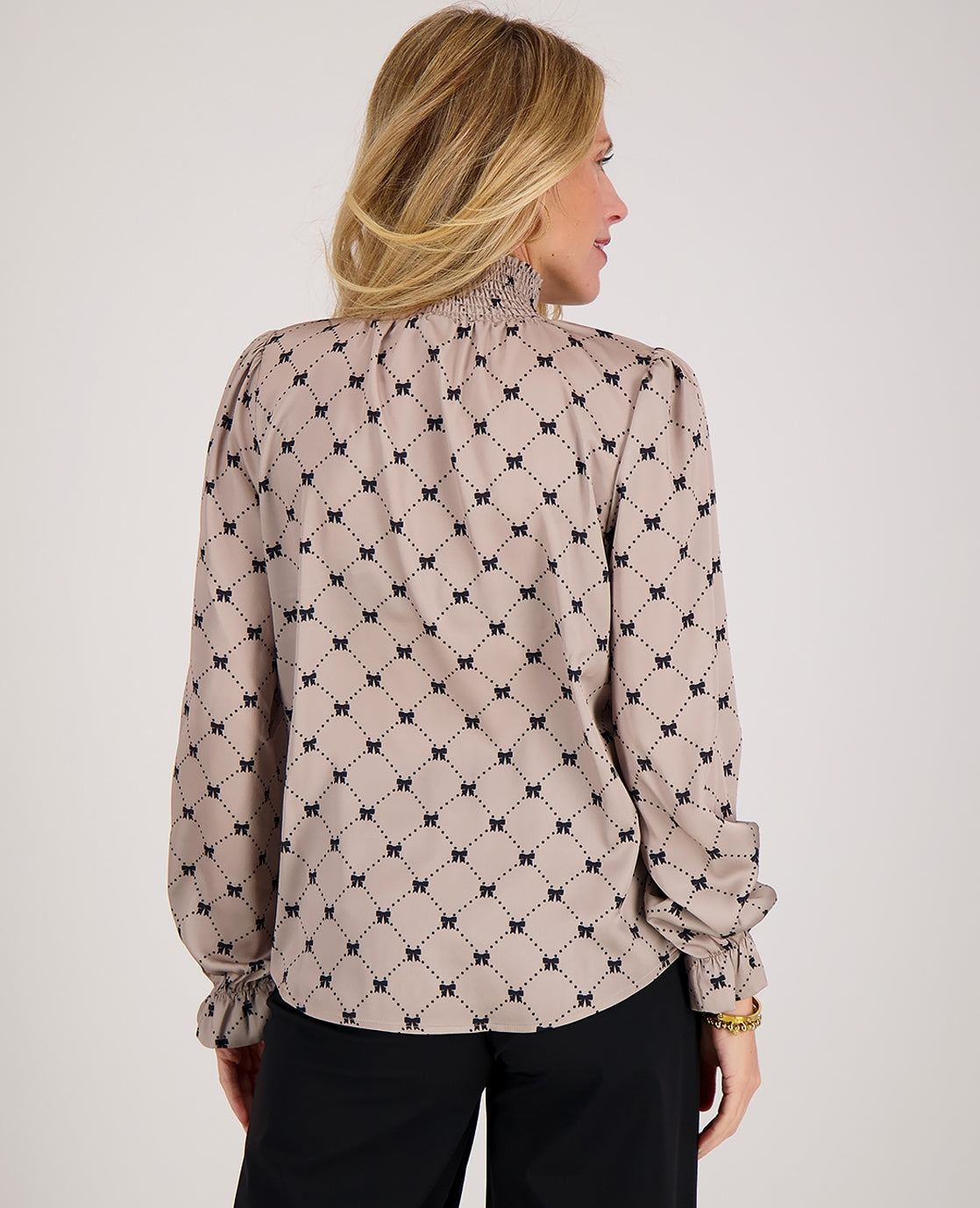 Smock Blouse – Soft Elegance in Beige