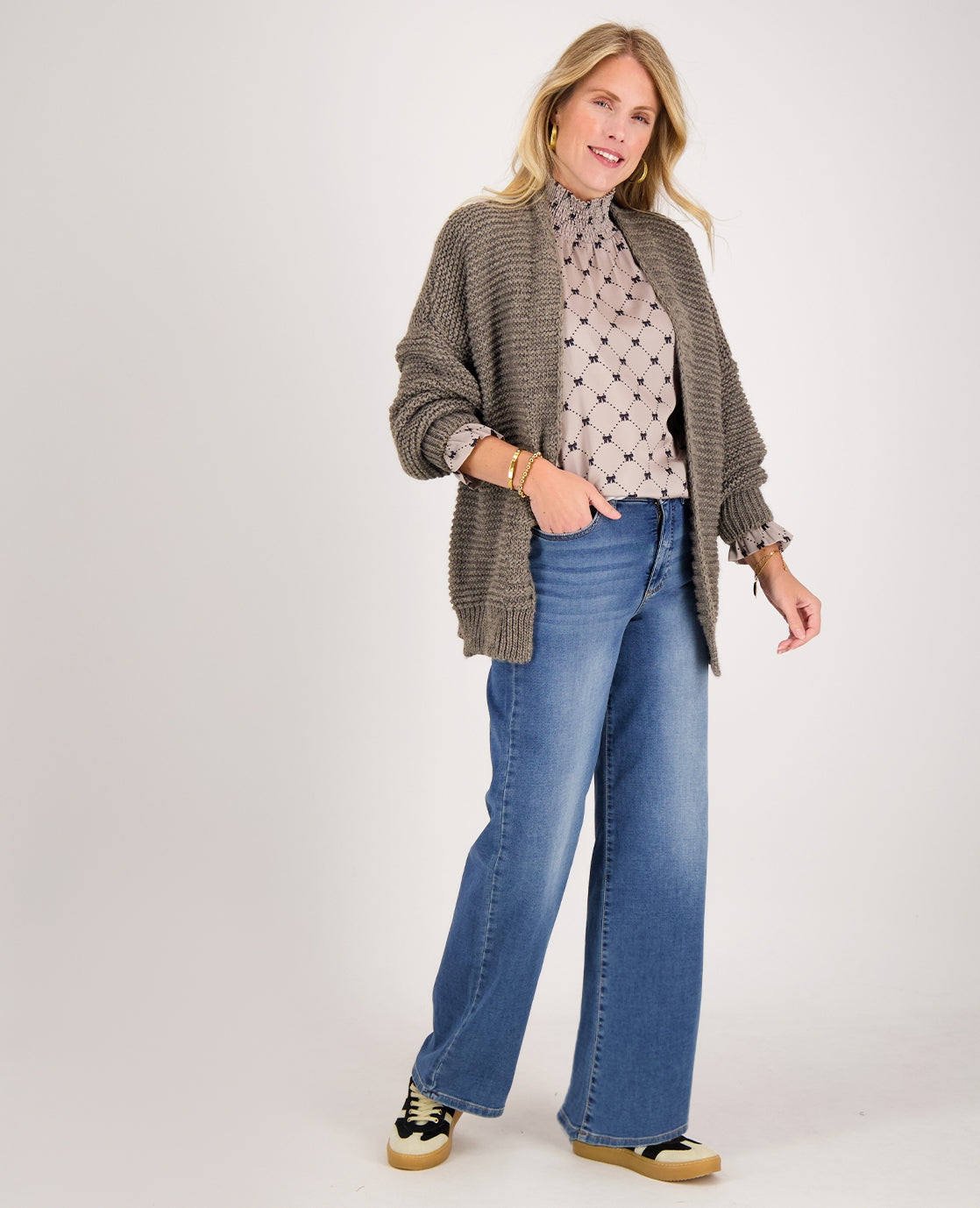 Smock Blouse – Soft Elegance in Beige